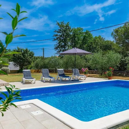 Holiday home Carla - Lbn429 By Interhome *