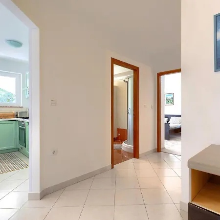 Carla - Lbn429 By Interhome *