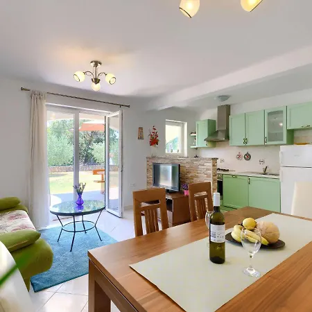 Holiday home Carla - Lbn429 By Interhome