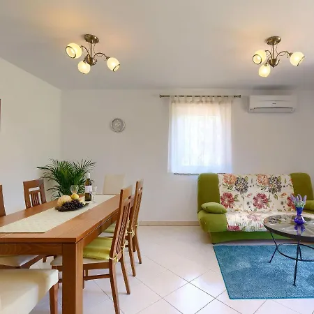 Holiday home Carla - Lbn429 By Interhome *